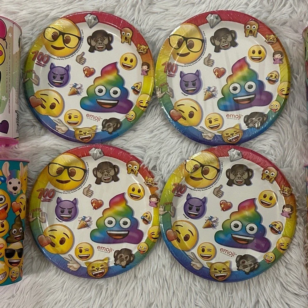 Emoji Party Supplies Set 32ct Paper Plates and 4 Reusable Plastic Tumblers